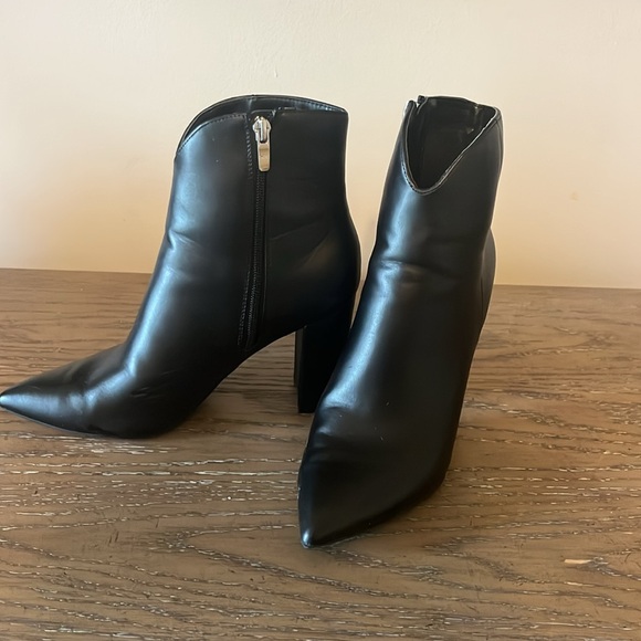 Black, pointed toe, heeled booties. - Picture 4 of 8